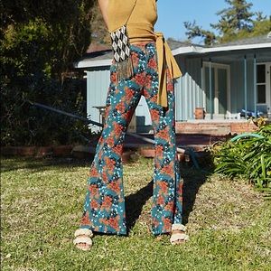 NEW Free People Can'T Take My Eyes Off Of You Floral Flare Pants Z224-3
